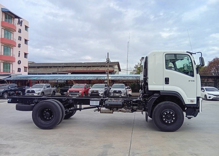 Used 10
                    ISUZU
                     for Sale Image