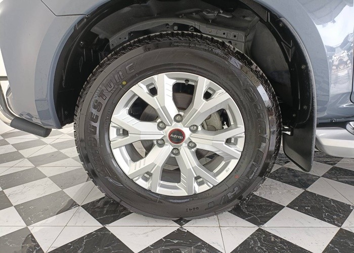 Used 7
                    ISUZU
                     for Sale Image